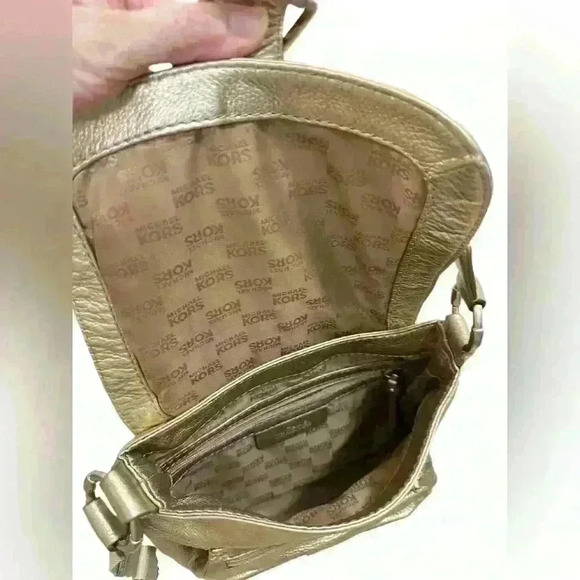 MICHAEL KORS METALLIC GOLD PEBBLED LEATHER CROSSBODY BAG - Picture 8 of 14